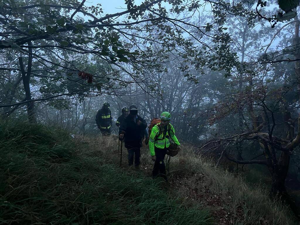 Soccorso alpino e Vigili del fuoco nei boschi in soccorso a una coppia di fungaioli