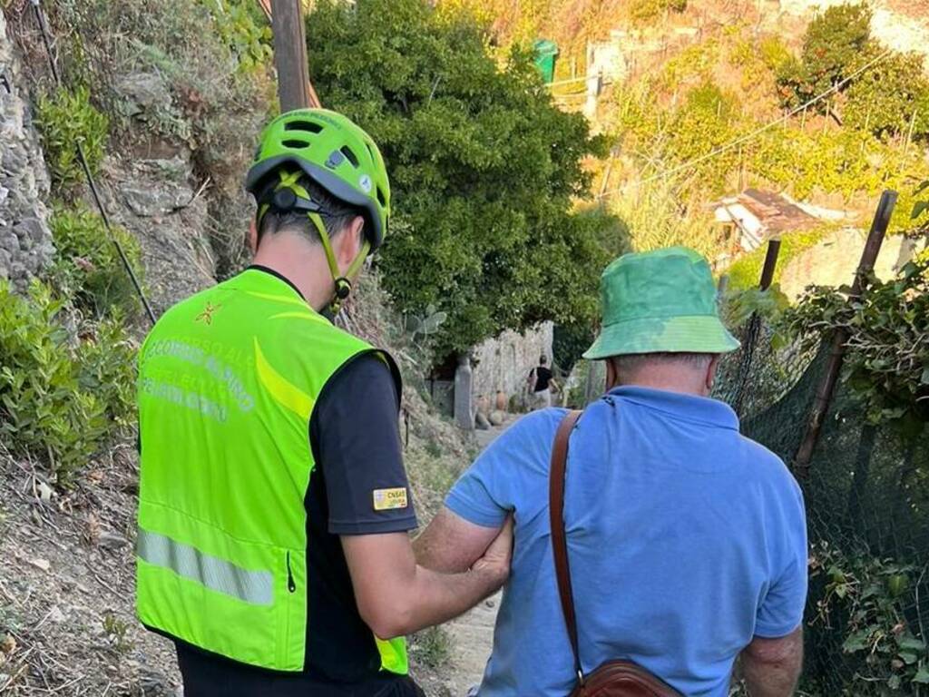 Soccorso alpino sui sentieri, turist in difficoltà