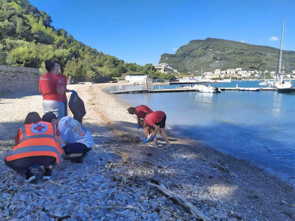 Spiagge Pulite, la campagna di Legambiente tocca Terrizzo e Fiumaretta -  Liguria24