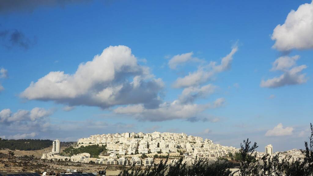 Palestina, veduta da Betlemme di una colonia israeliana tra Betlemme e Gerusalemme (2018) (foto Giorgio Pagano)