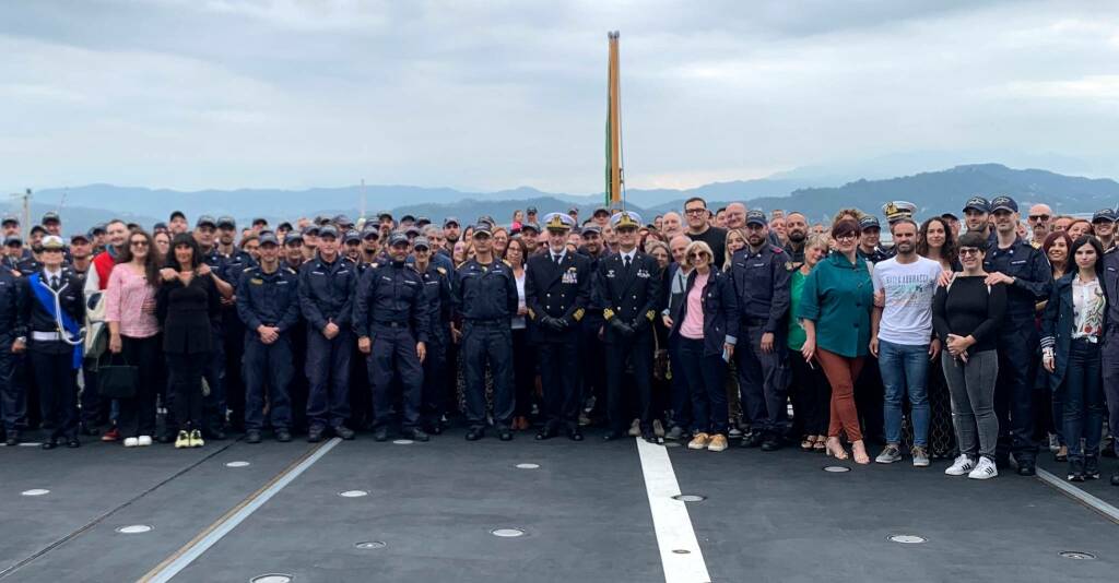 L'ammiraglio Credendino e l'equipaggio del Morosini