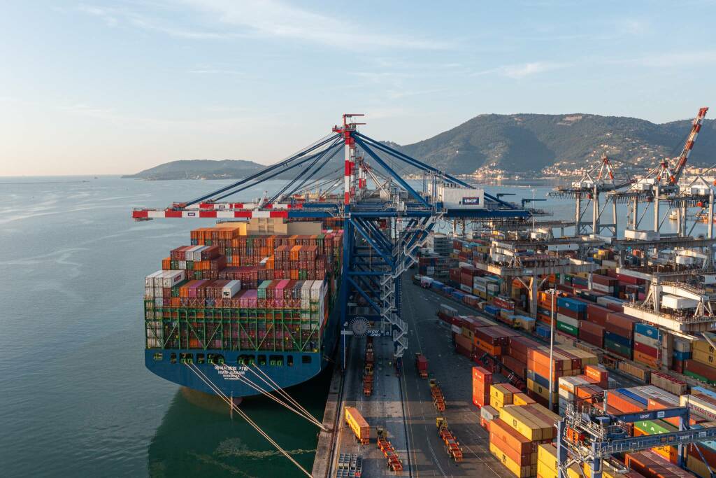 Portacontainer nel porto della Spezia, al terminal Lsct