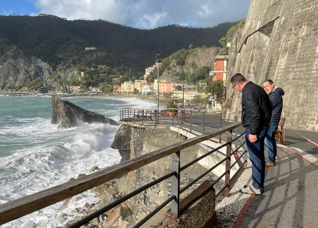 Monterosso, dopo la mareggiata è l'ora della conta dei danni