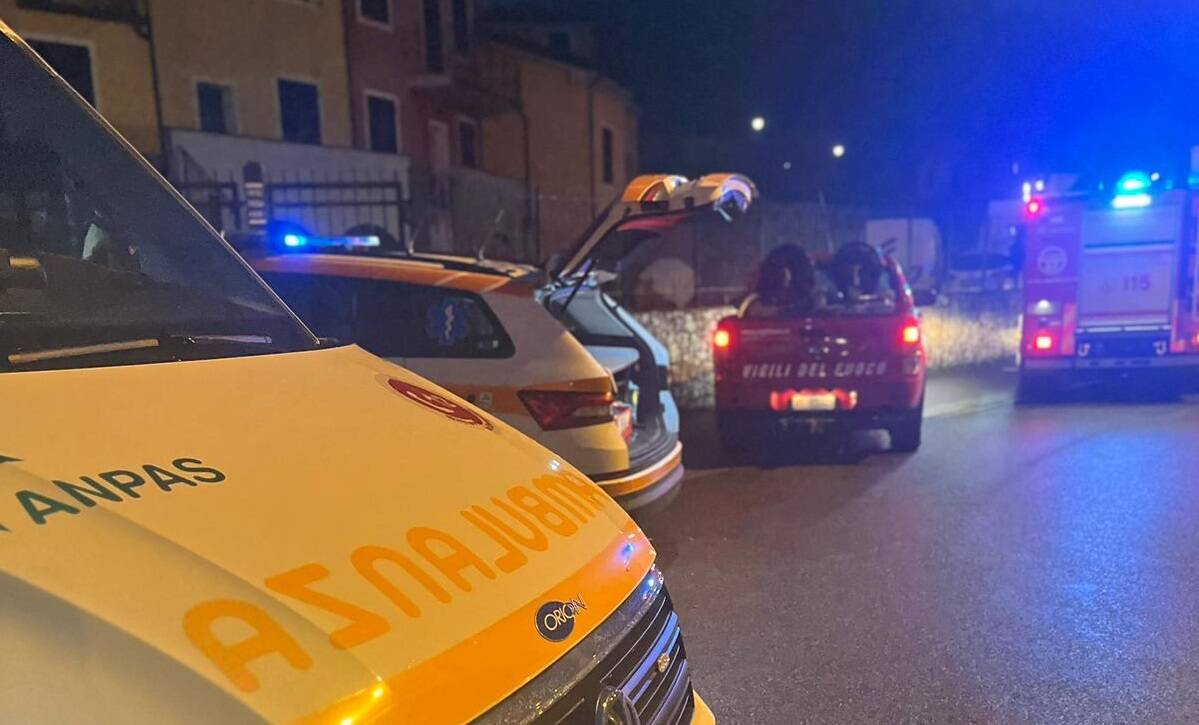 Ambulanze, vigili del fuoco a Riccò del Golfo