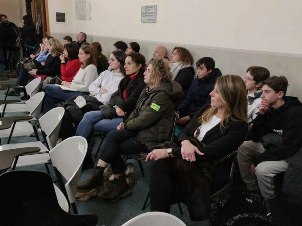 I genitori degli alunni della scuola Fontana trasferiti a Melara