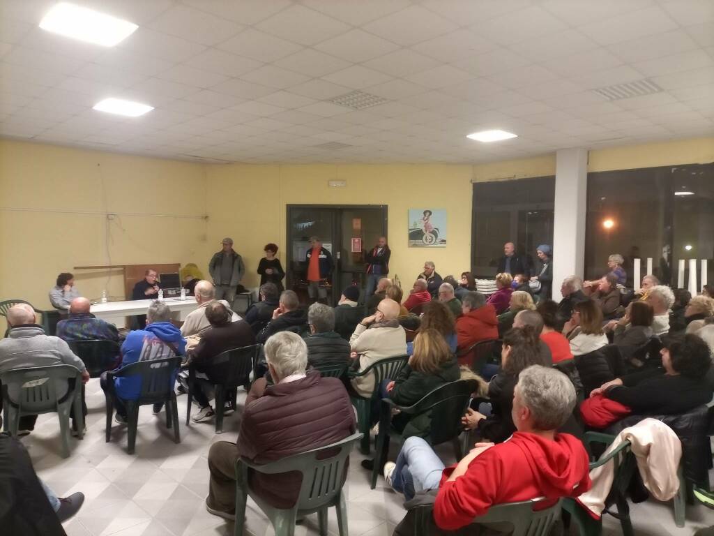 Assemblea sull'antenna a Pian di Follo