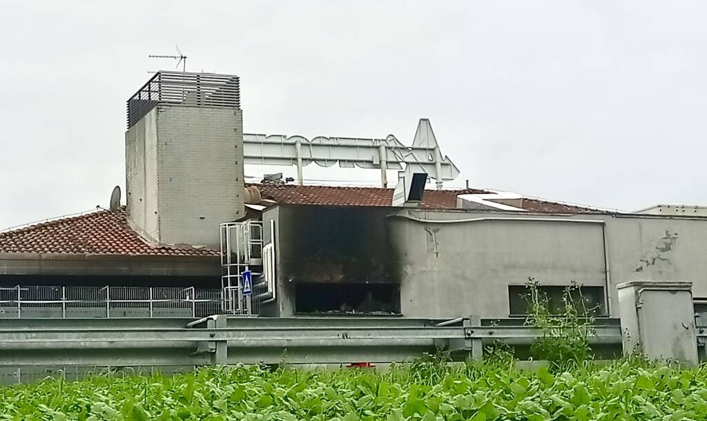 Incendio autogrill Magra Est