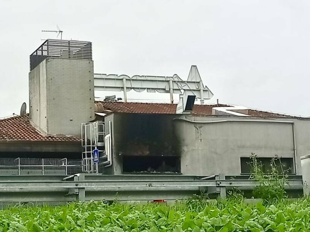 Incendio autogrill Magra Est