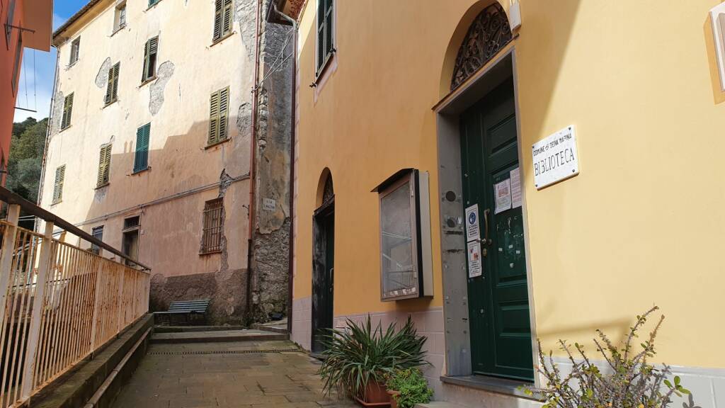 La biblioteca di Deiva Marina