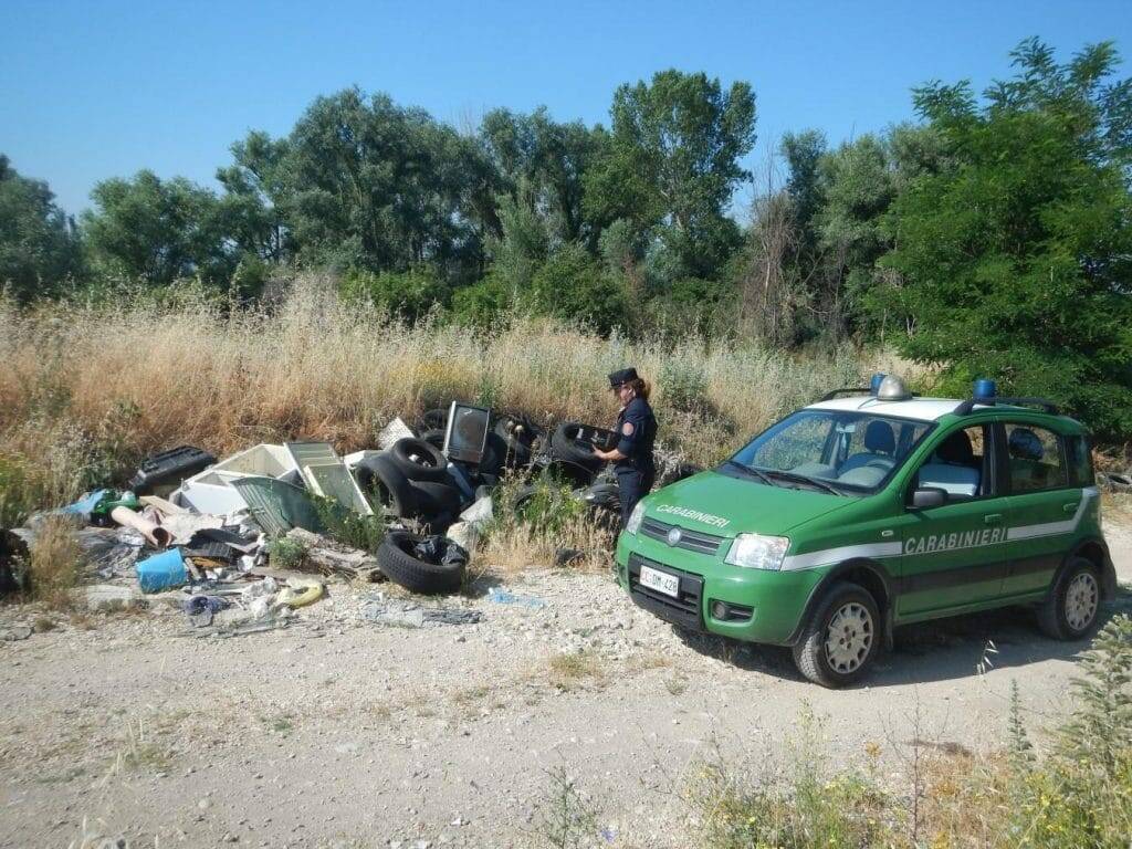 Discarica abusiva, Carabinieri Forestali