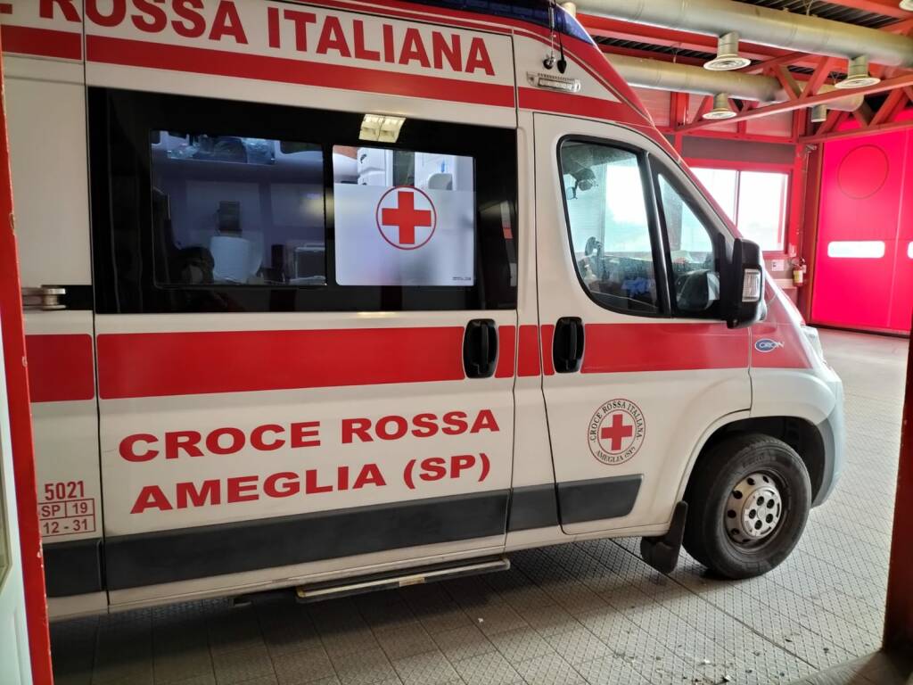 Croce rossa Ameglia ambulanza 