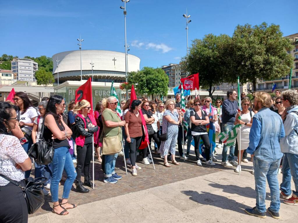 Assemblea pubblica palazzo civico lavoratori call center  Slc Cgil, Fistel Cisl, Uilcom Uil