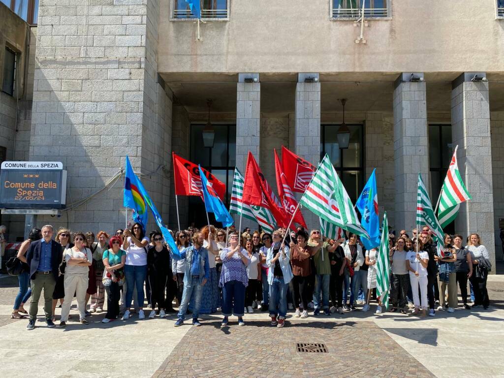 Assemblea pubblica  Slc Cgil, Fistel Cisl, Uilcom Uil lavoratori call center Palazzo civico