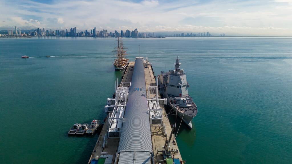 Vespucci e Montecuccoli a Panama (ph Marina Militare)