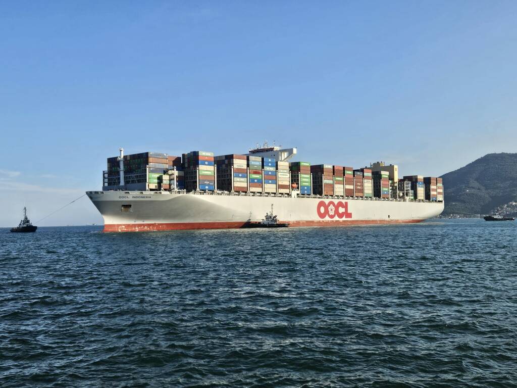 Bucchioni su portacontainer Oocl Indonesia