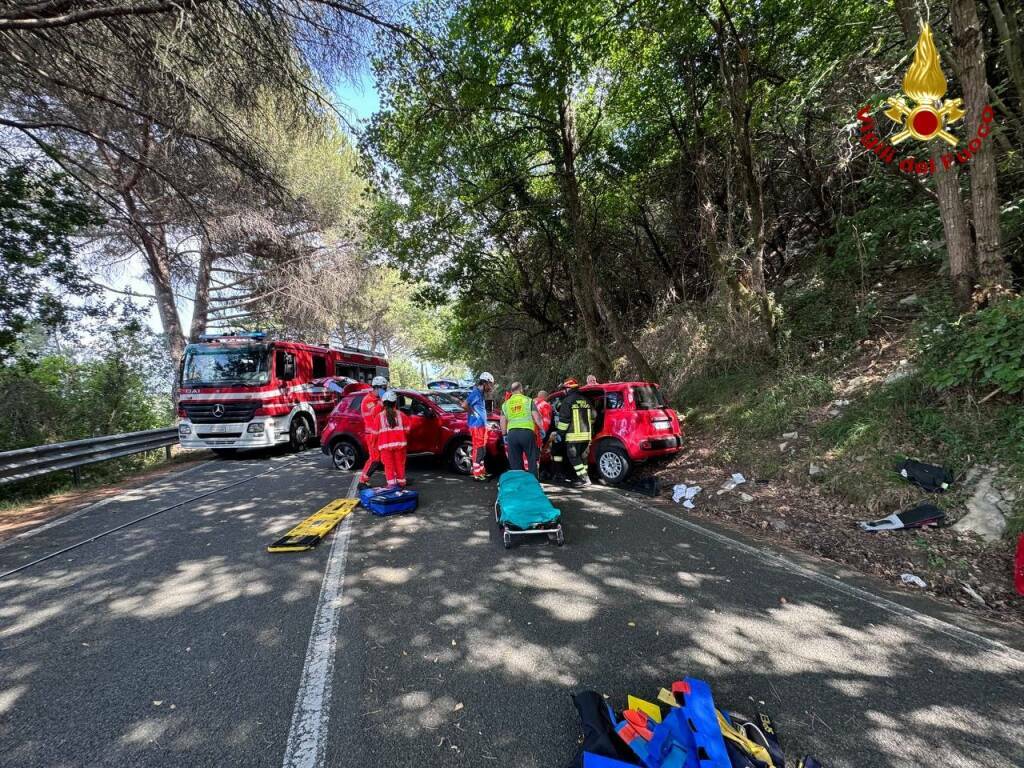 Incidente in Litoranea soccorso, strada, vigili del fuoco, ambulanze 