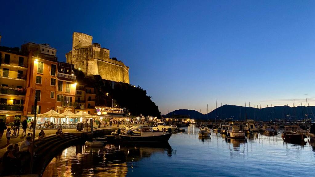 Lerici e il suo castello di notte