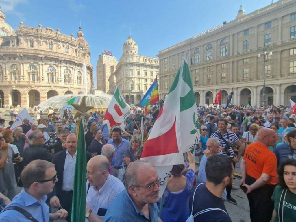 Manifestazione centrosinistra per dimissioni Toti