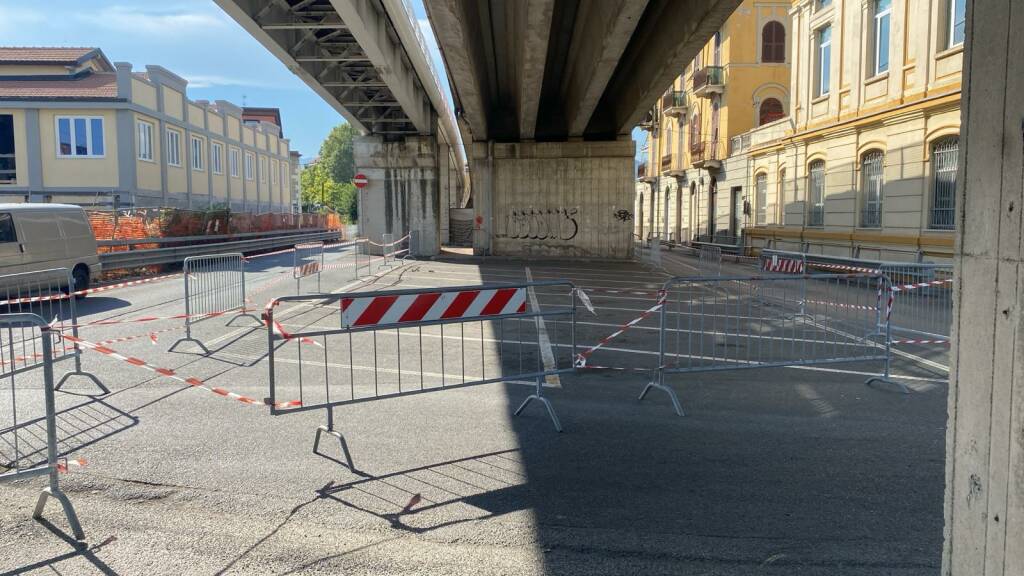 Chiusa l'area di parcheggio sotto il cavalcavia di Viale San Bartolomeo