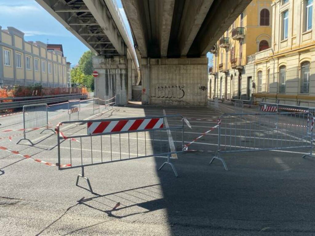 Chiusa l'area di parcheggio sotto il cavalcavia di Viale San Bartolomeo