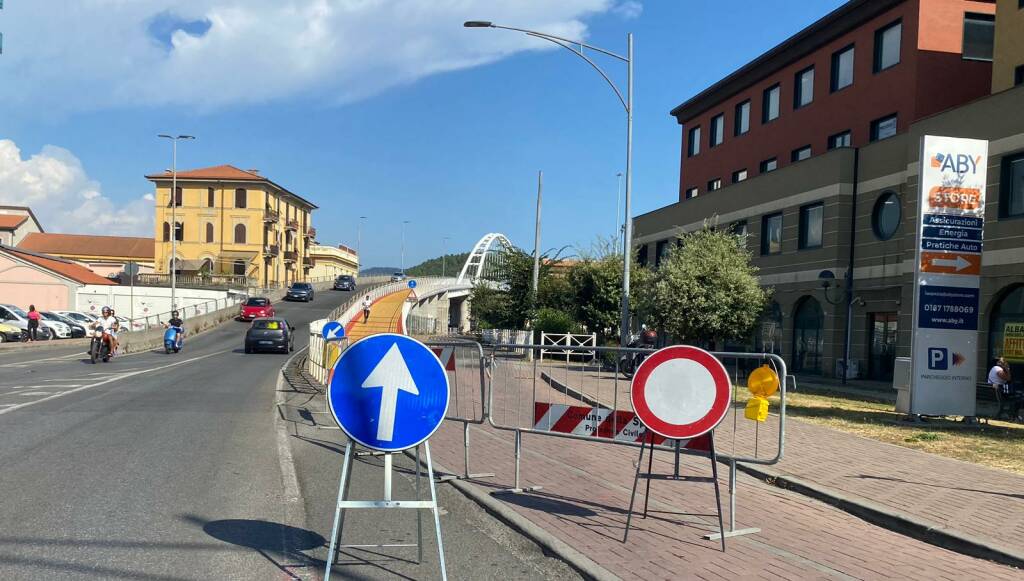 Chiusa l'area di parcheggio sotto il cavalcavia di Viale San Bartolomeo