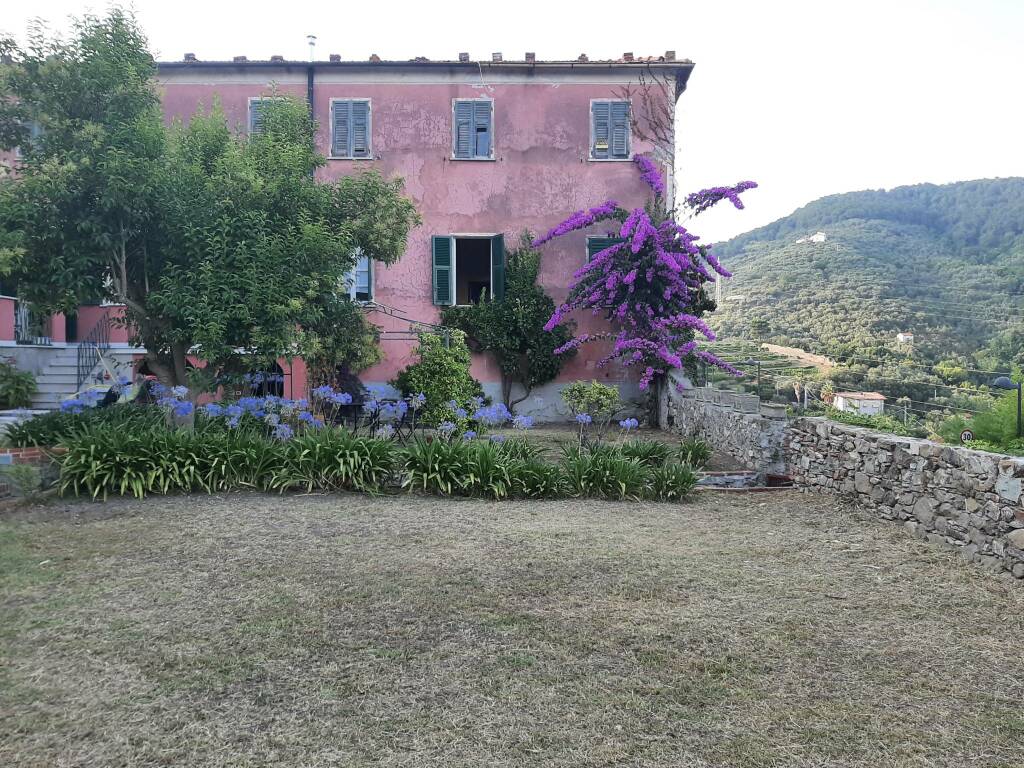 Giardino nel centro storico di Castelnuovo 