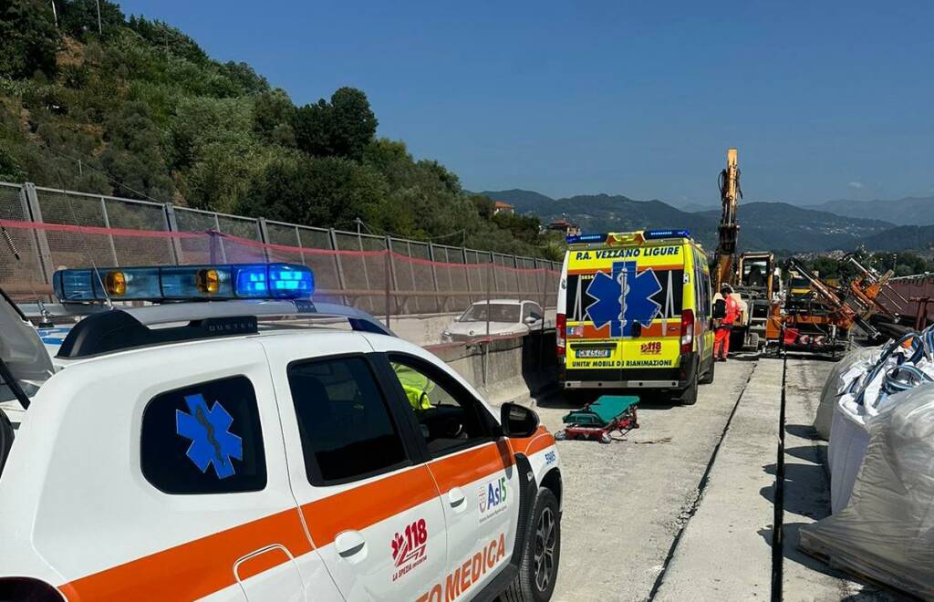 Incidente cantiere raccordo A15 Pubblica assistenza Vezzano Ligure e Delta 1 del 118