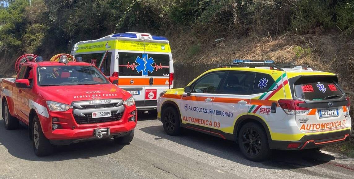 Incidente stradale a Monterosso: Vigili del fuoco, Delta 3 118, Pubblica assistenza Monterosso