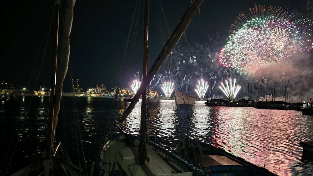 Lo spettacolo dei fuochi d'artificio che hanno concluso il Palio del Golfo 2024