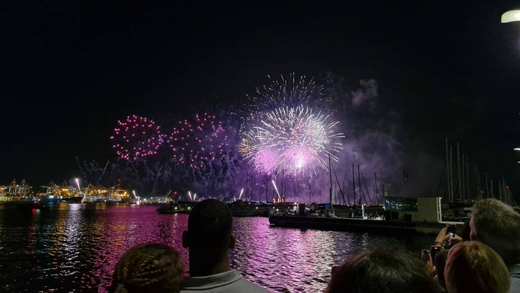 Lo spettacolo dei fuochi d'artificio che hanno concluso il Palio del Golfo 2024