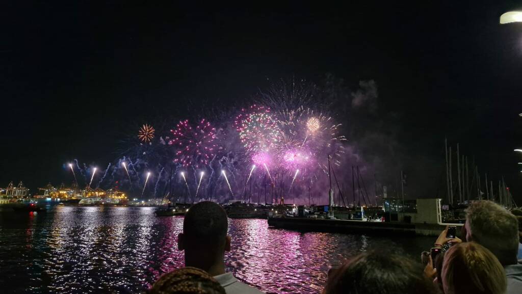 Lo spettacolo dei fuochi d'artificio che hanno concluso il Palio del Golfo 2024