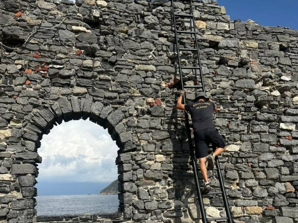 Posizionamento lumini Madonna bianca Soccorso alpino