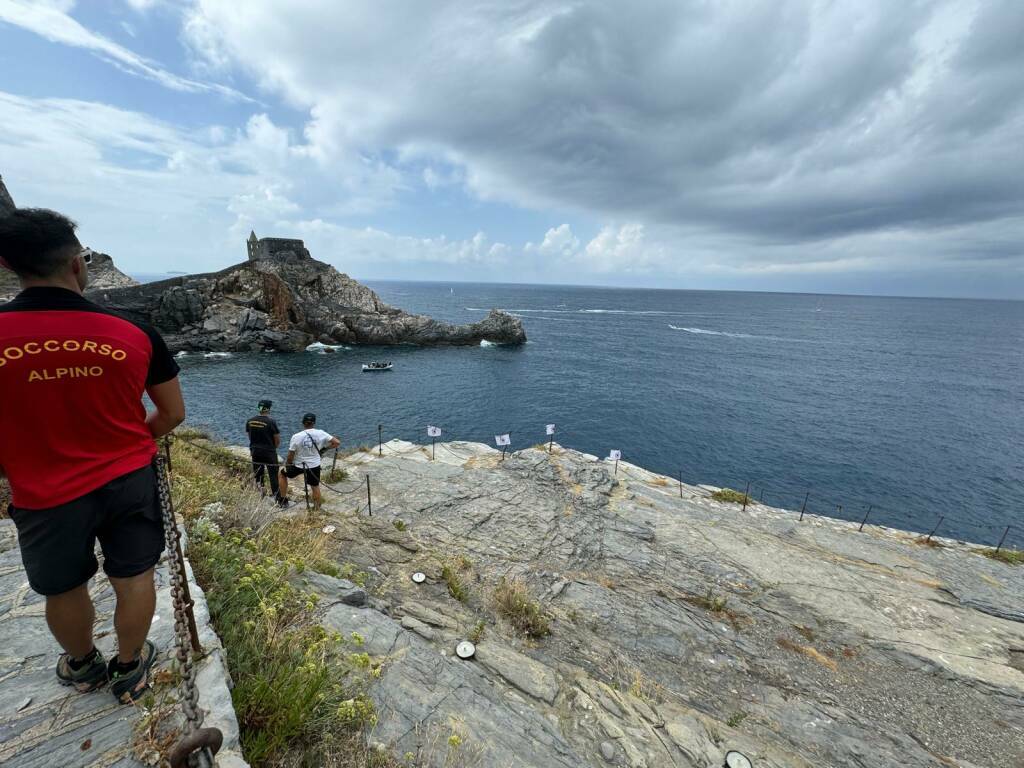 Posizionamento lumini Madonna bianca Soccorso alpino