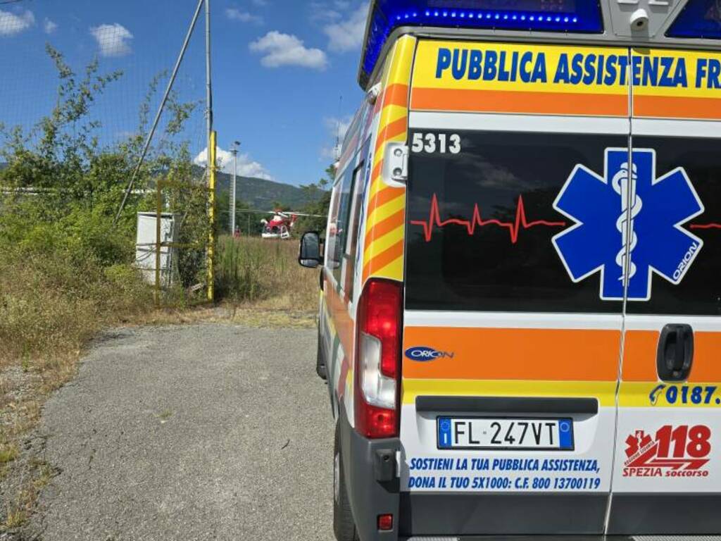 Pubblica assistenza Framura e l'elicottero Drago dei Vigili del fuoco