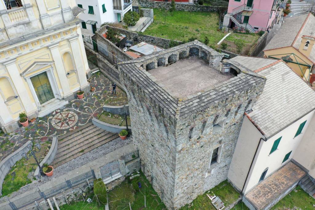 Torre e sagrato Deiva