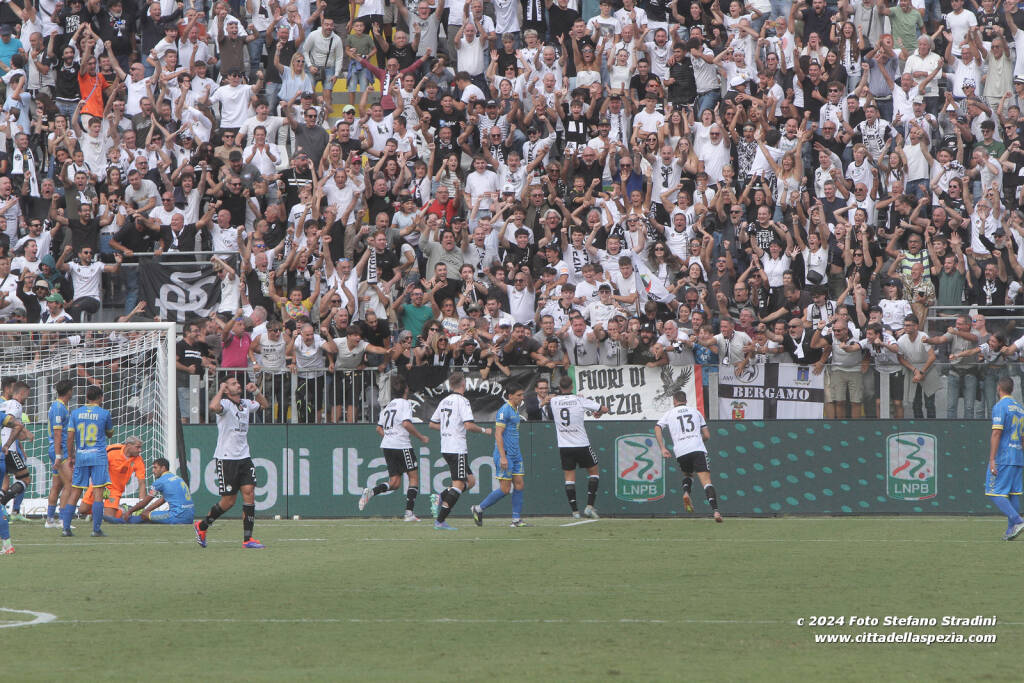 Spezia-Carrarese 4-2 (2024), curva Piscina