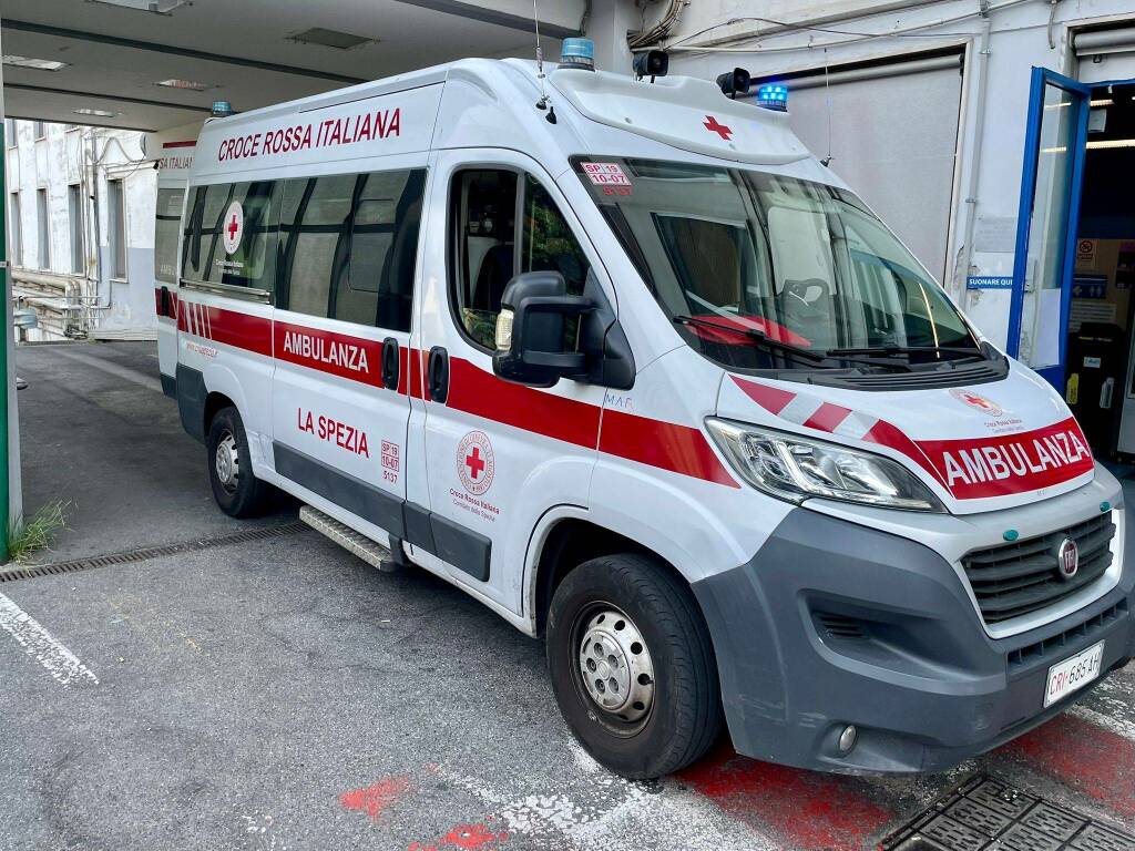 Ambulanza croce rossa al Sant'Andrea pronto soccorso