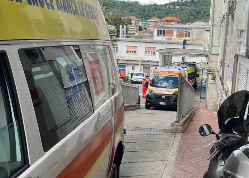 Ambulanze in coda al Pronto Soccorso