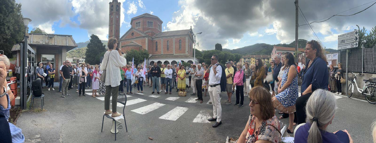 Cittadinanzattiva davanti all'ospedale di Levanto