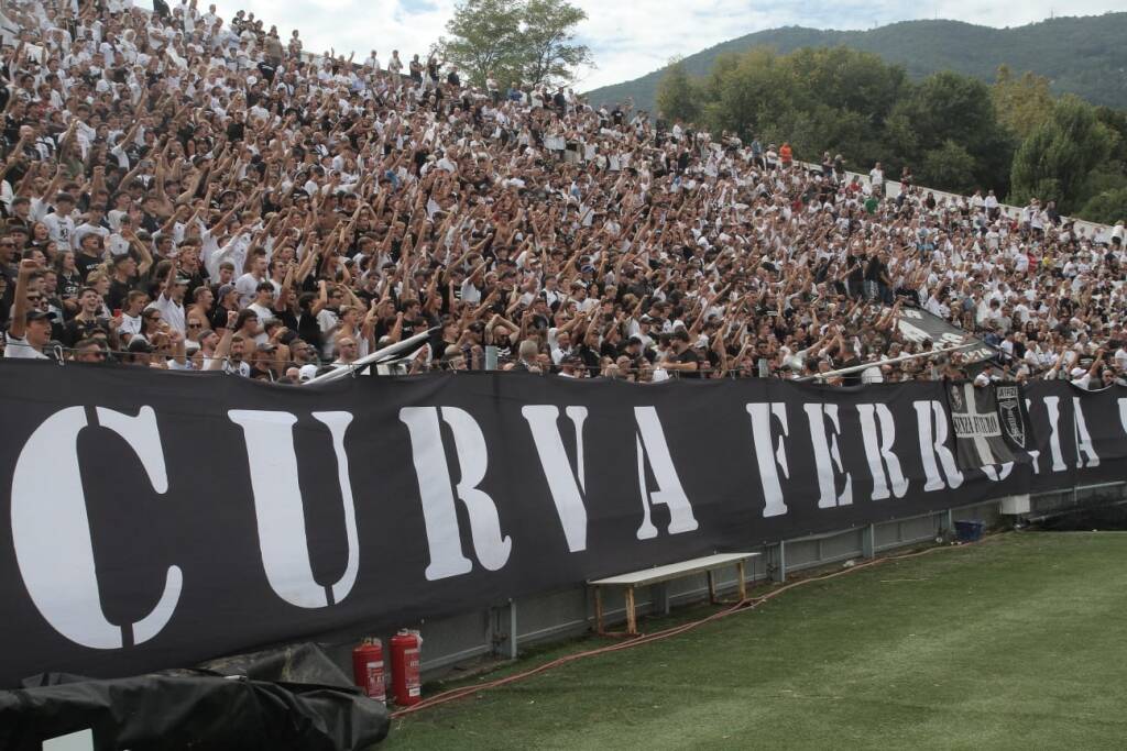 Curva Ferrovia