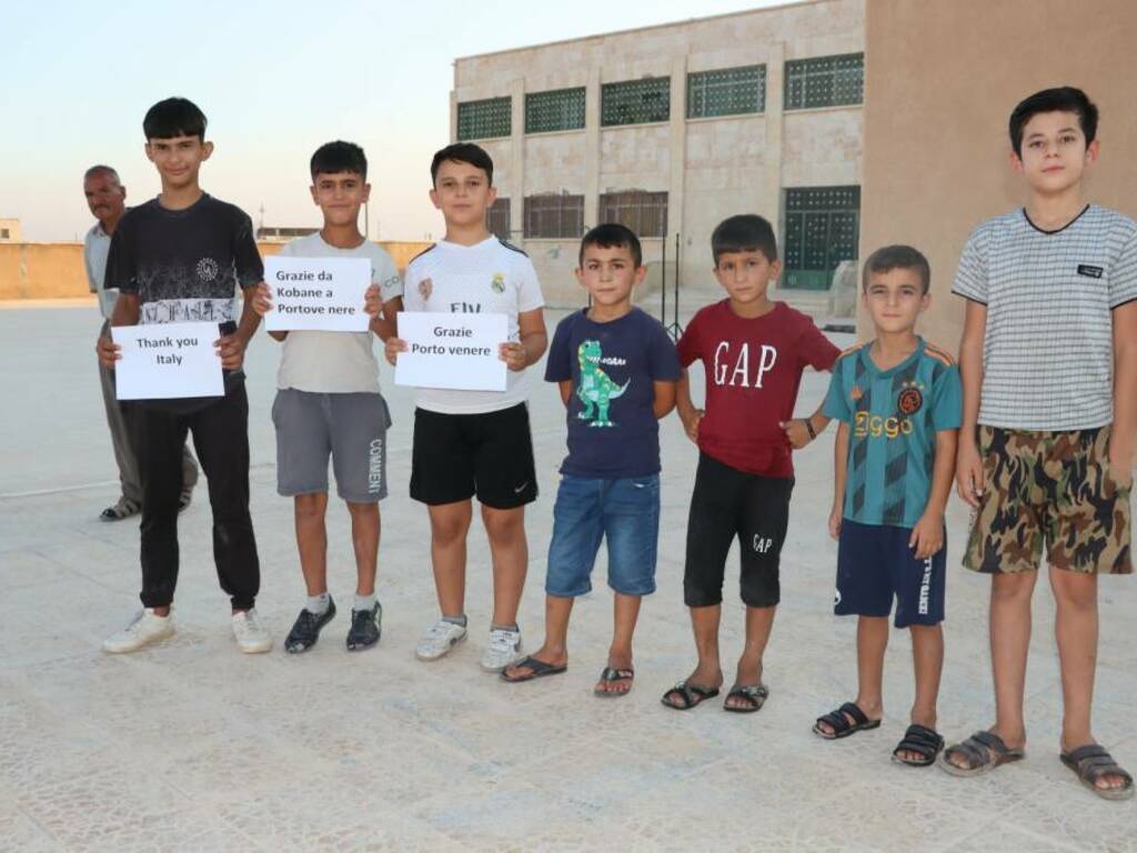 Gli alunni delle scuole di Kobane ringraziano i coetanei spezzini