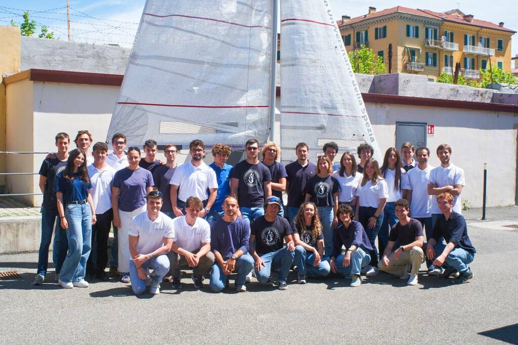 La barca 'Alba' progettata e costruita dagli studenti del Campus universitario della Spezia.