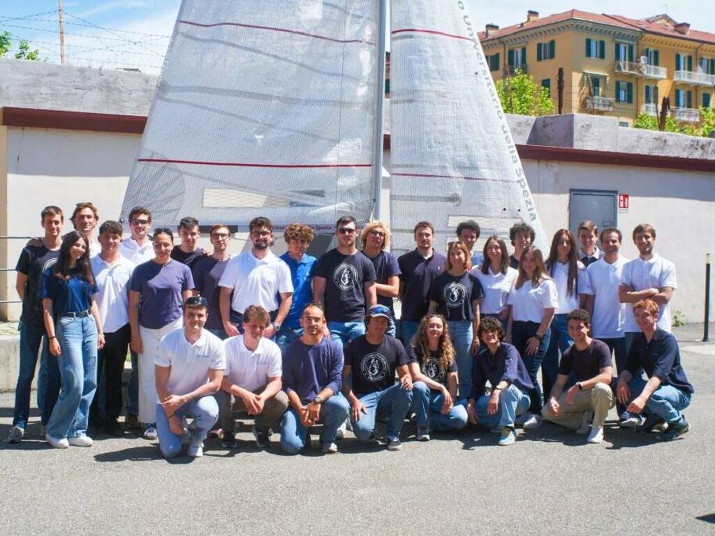 La barca 'Alba' progettata e costruita dagli studenti del Campus universitario della Spezia.