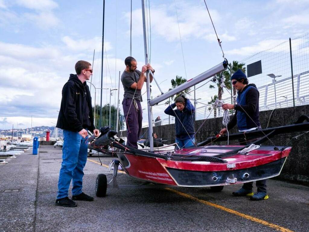 La barca 'Alba' progettata e costruita dagli studenti del Campus universitario della Spezia.