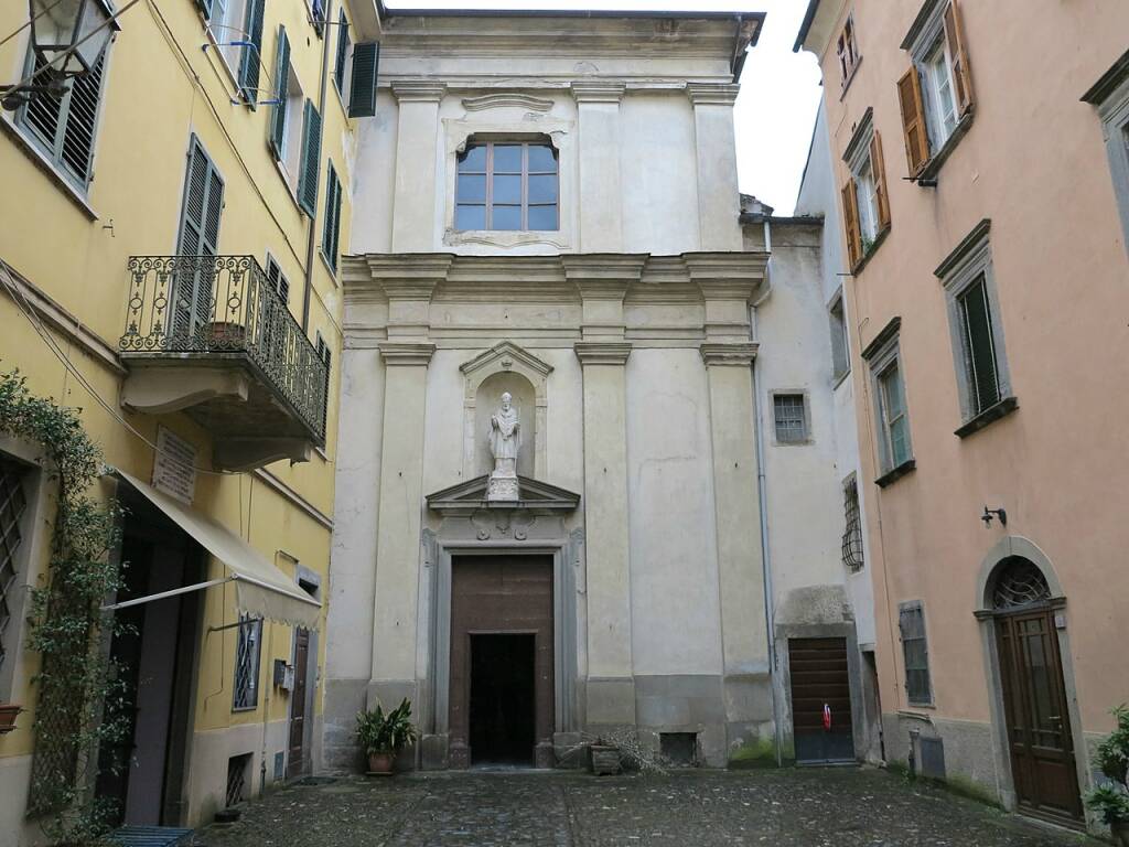 La facciata della Chiesa di Gaminiano a Pontremoli - ph. wikipedia.org / Mongolo1984