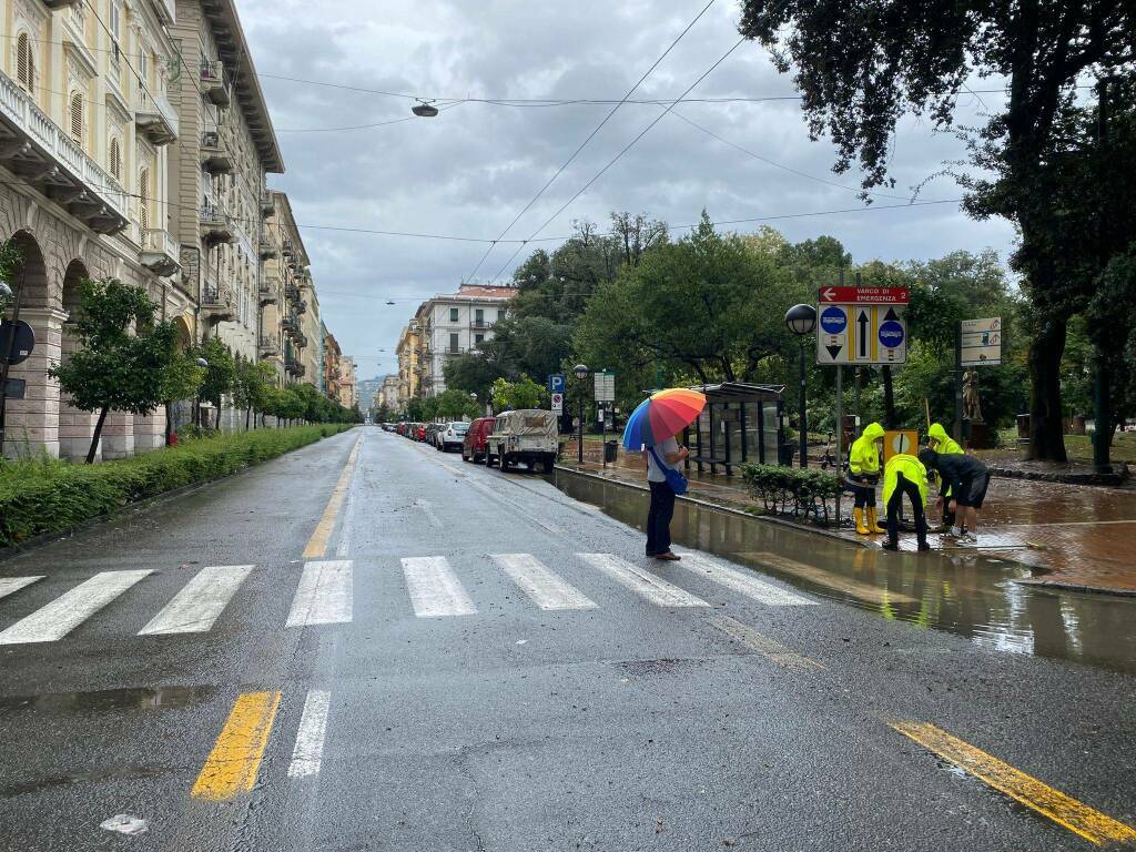 Maltempo, la spezia, allerta arancione, tombini, turisti, centro, gardini pubblici, Viale Mazzini, Via Chiodo, Viale Italia, allagamenti, protezione civile