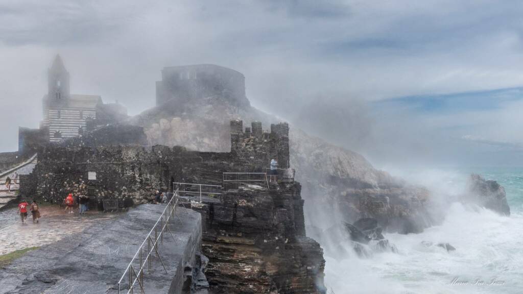 Mareggiata a Porto Venere (ph. Maria Pia Pozzi)